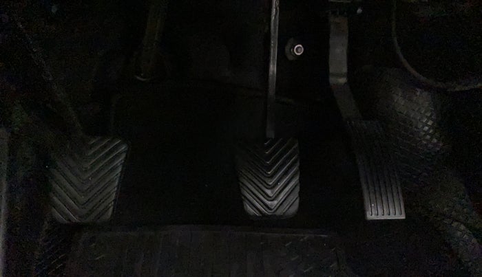 2014 Hyundai Verna FLUIDIC 1.6 VTVT SX OPT, Petrol, Manual, 1,09,252 km, Pedals