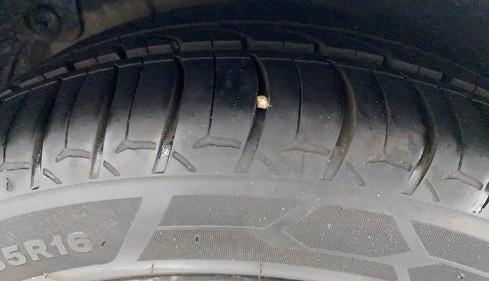 2014 Hyundai Verna FLUIDIC 1.6 VTVT SX OPT, Petrol, Manual, 1,09,252 km, Right Rear Tyre Tread