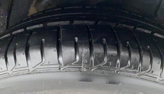 2014 Hyundai Verna FLUIDIC 1.6 VTVT SX OPT, Petrol, Manual, 1,09,252 km, Left Rear Tyre Tread