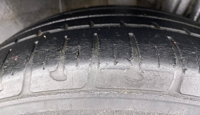 2015 Hyundai Xcent S 1.1 CRDI, Diesel, Manual, 23,310 km, Left Rear Tyre Tread