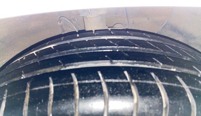 2016 Hyundai Elite i20 MAGNA 1.2, Petrol, Manual, 73,544 km, Right Front Tyre Tread