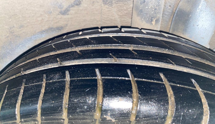 2016 Hyundai Elite i20 MAGNA 1.2, Petrol, Manual, 73,544 km, Left Rear Tyre Tread