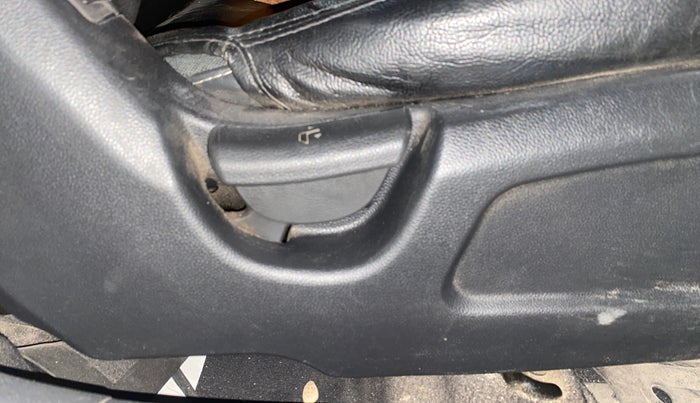 2016 Hyundai Elite i20 MAGNA 1.2, Petrol, Manual, 73,544 km, Driver Side Adjustment Panel