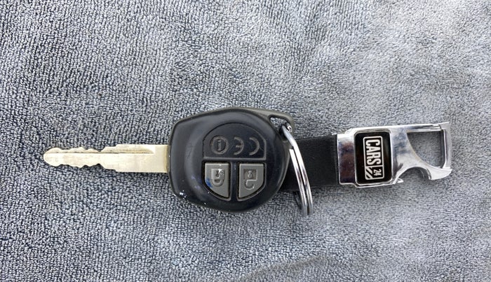 2018 Maruti Dzire VDI, Diesel, Manual, 68,644 km, Key Close Up