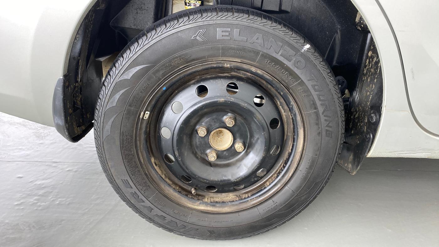2018 Maruti Dzire VDI, Diesel, Manual, 68,644 km, Right Rear Wheel