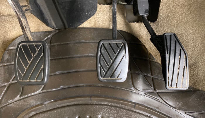 2018 Maruti Dzire VDI, Diesel, Manual, 68,644 km, Pedals