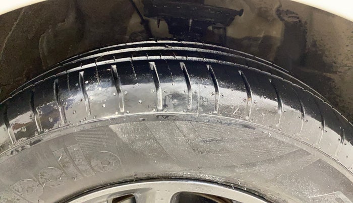 2019 Hyundai Elite i20 SPORTZ PLUS 1.2, CNG, Manual, 62,506 km, Right Front Tyre Tread