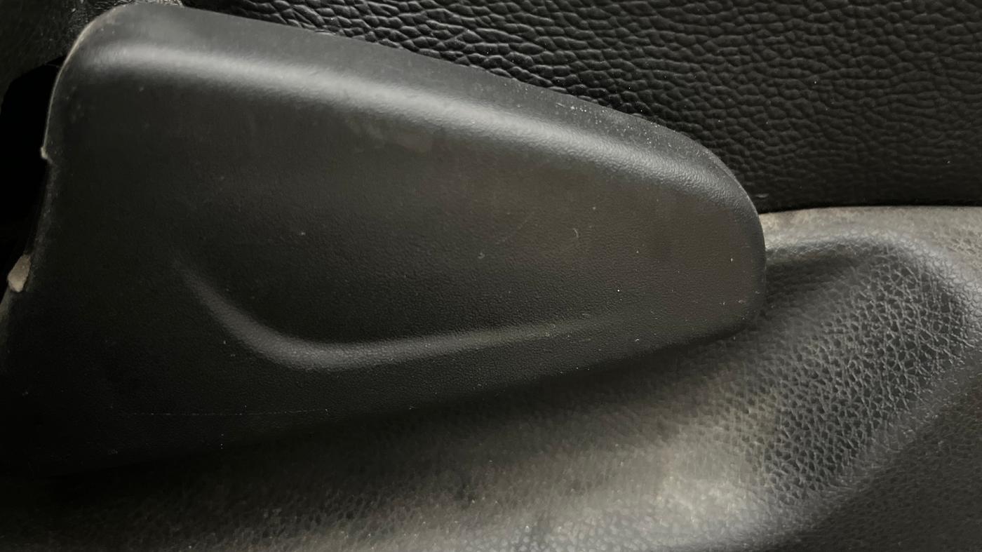 2017 Renault Kwid RXT 1.0 AMT (O), Petrol, Automatic, 53,835 km, Driver Side Adjustment Panel