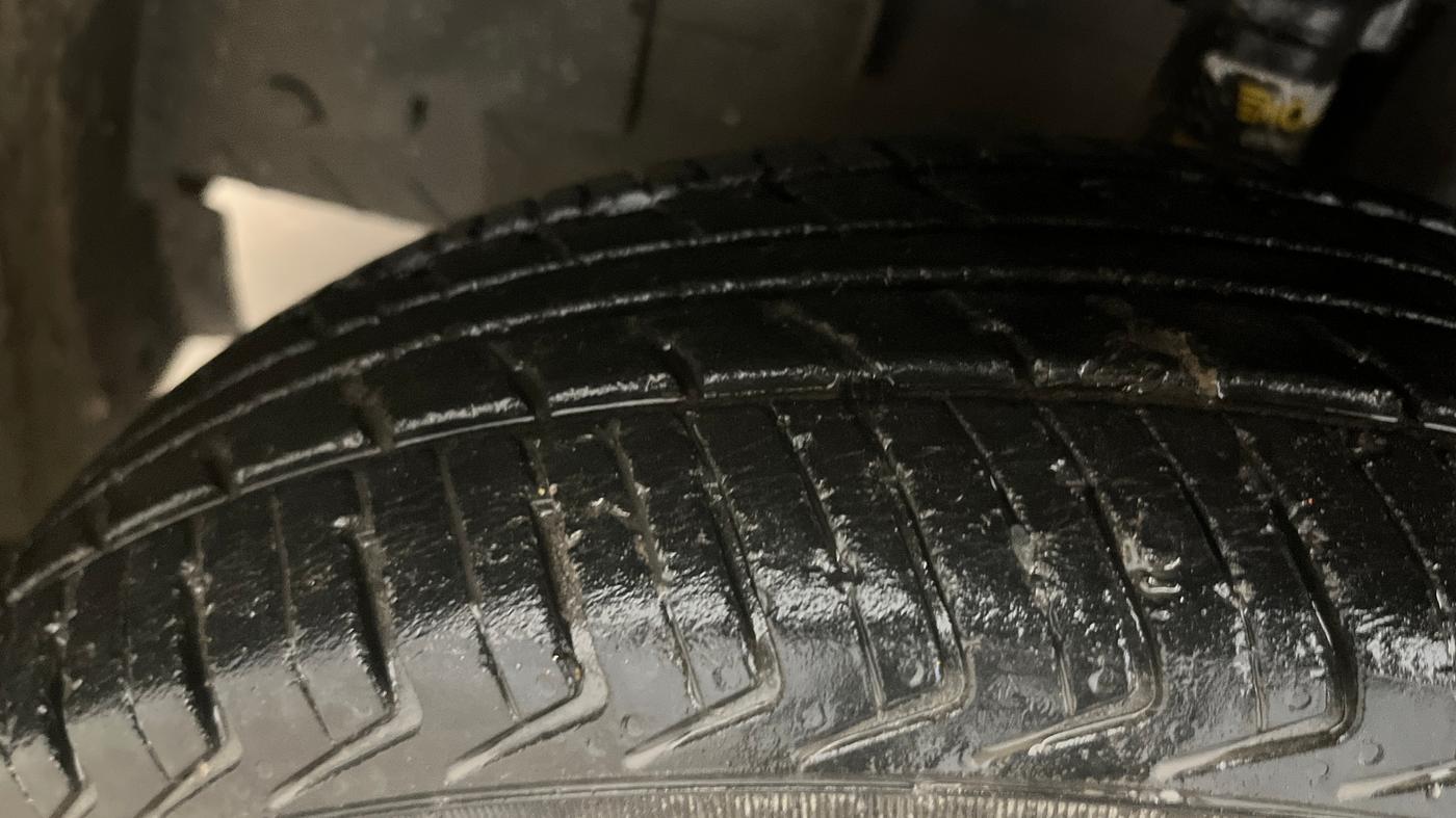 2017 Renault Kwid RXT 1.0 AMT (O), Petrol, Automatic, 53,835 km, Left Front Tyre Tread