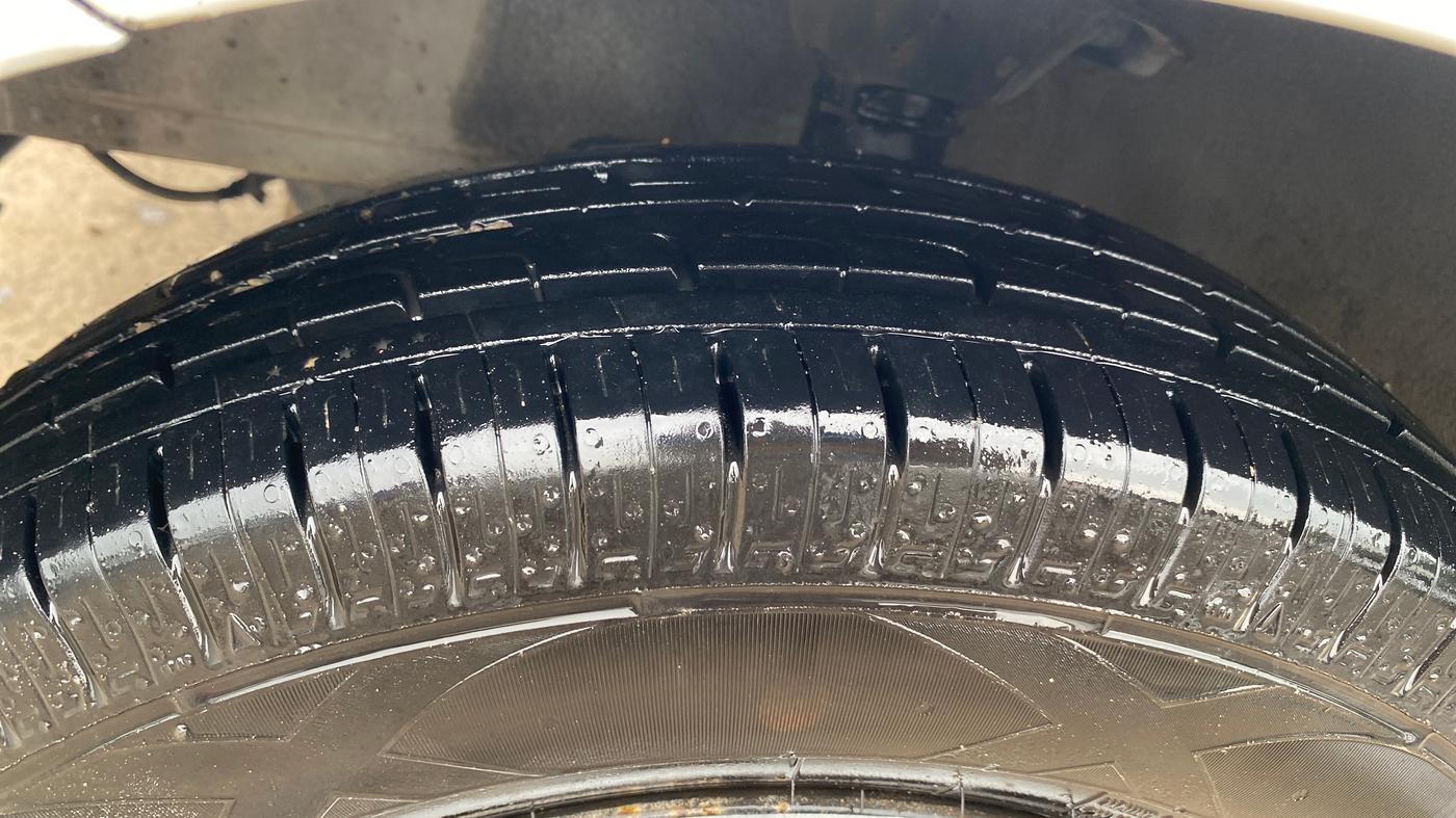 2014 Hyundai Eon ERA +, CNG, Manual, 92,603 km, Left Front Tyre Tread