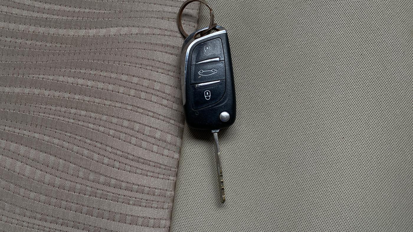 2014 Hyundai Eon ERA +, CNG, Manual, 92,603 km, Key Close Up