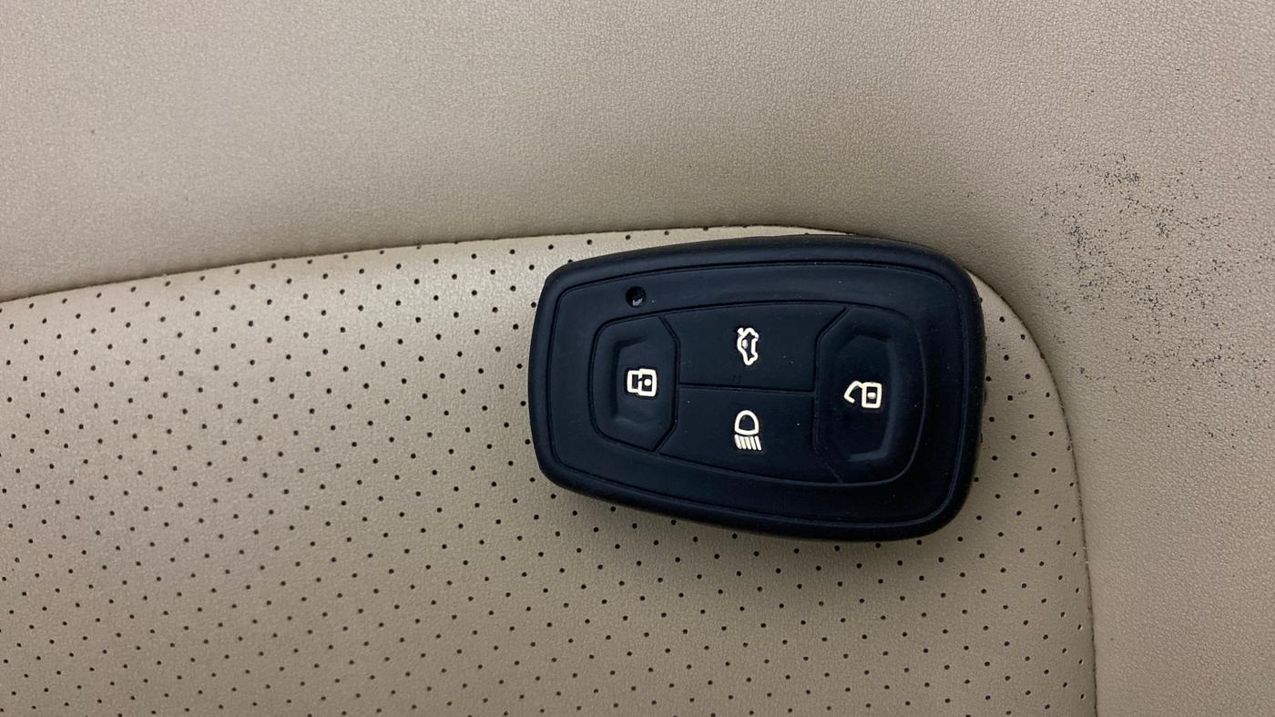 2021 Tata Safari XZA PLUS 6S, Diesel, Automatic, 99,547 km, Key Close Up