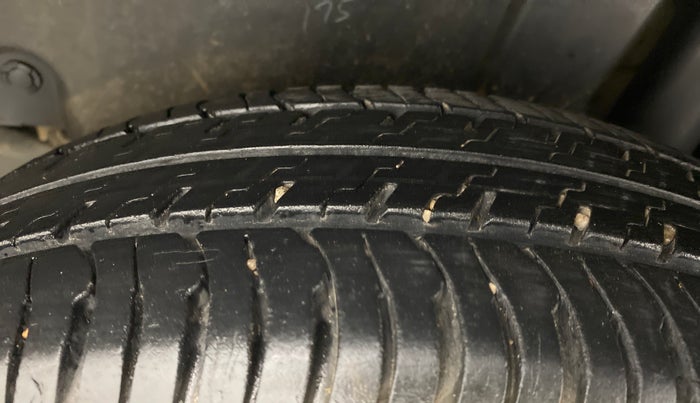 2017 Maruti Swift VXI OPT, Petrol, Manual, 13,136 km, Left Rear Tyre Tread