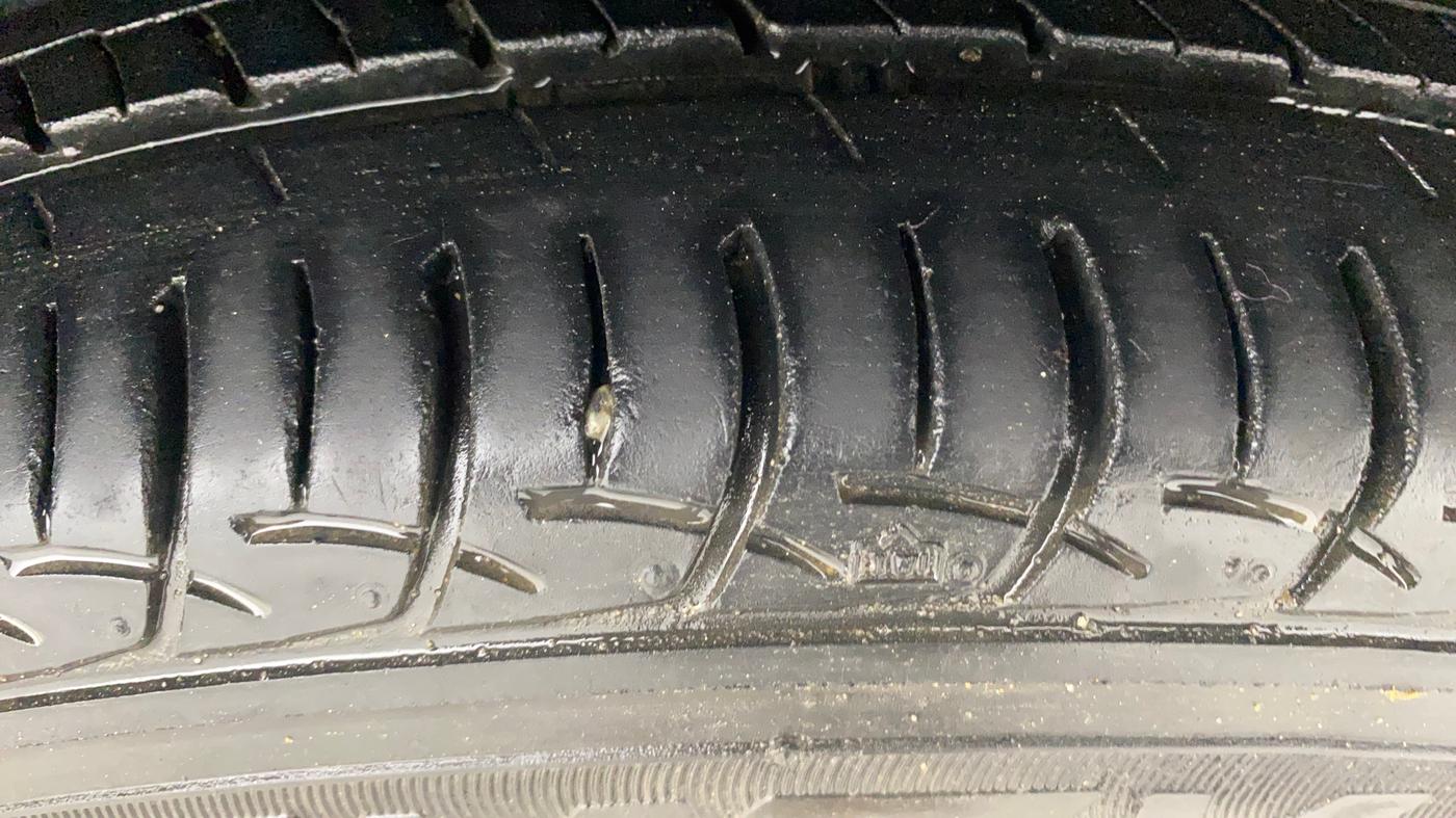 2016 Maruti Ertiga ZXI, Petrol, Manual, 87,681 km, Right Front Tyre Tread