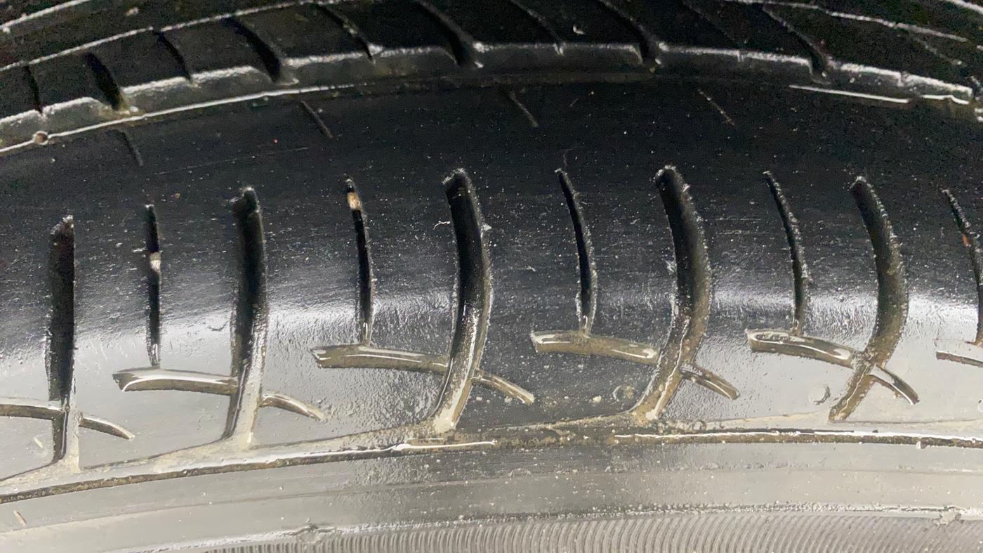 2016 Maruti Ertiga ZXI, Petrol, Manual, 87,681 km, Left Front Tyre Tread