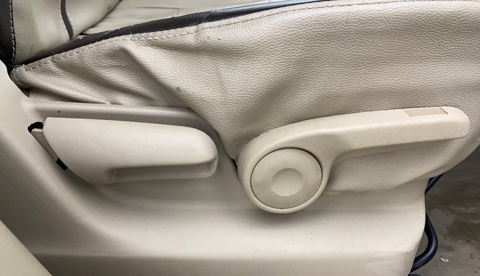 2016 Maruti Ertiga ZXI, Petrol, Manual, 86,966 km, Driver Side Adjustment Panel