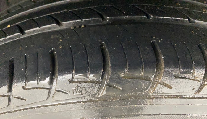 2016 Maruti Ertiga ZXI, Petrol, Manual, 86,966 km, Left Rear Tyre Tread