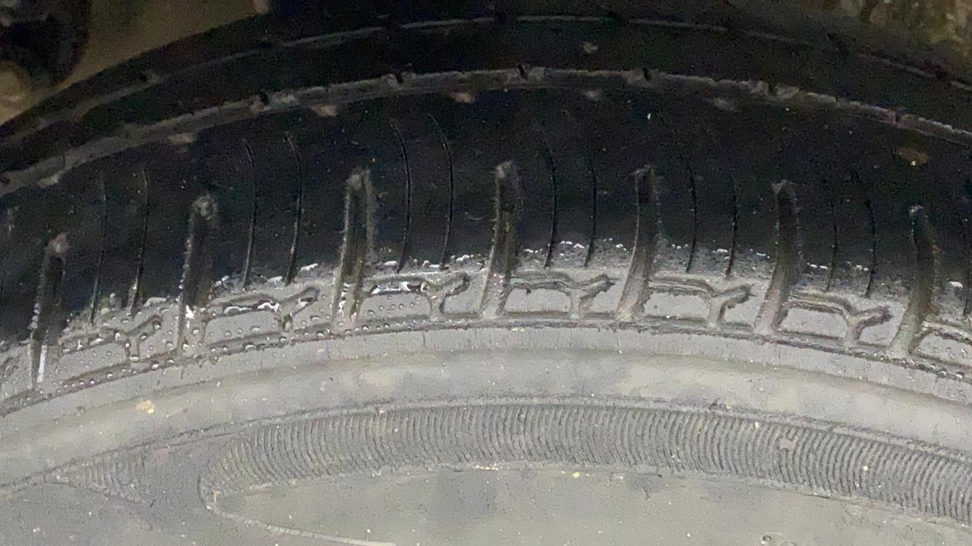 2018 Mahindra KUV 100 NXT K4+ P 6 STR, CNG, Manual, 66,575 km, Right Rear Tyre Tread