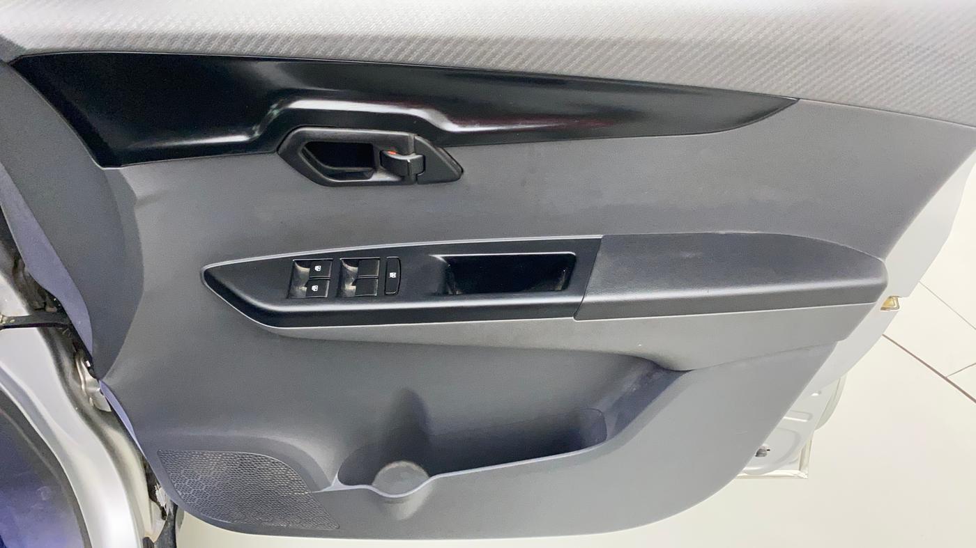 2018 Mahindra KUV 100 NXT K4+ P 6 STR, CNG, Manual, 66,575 km, Driver Side Door Panels Control