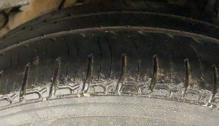 2018 Mahindra KUV 100 NXT K4+ P 6 STR, CNG, Manual, 66,575 km, Left Rear Tyre Tread