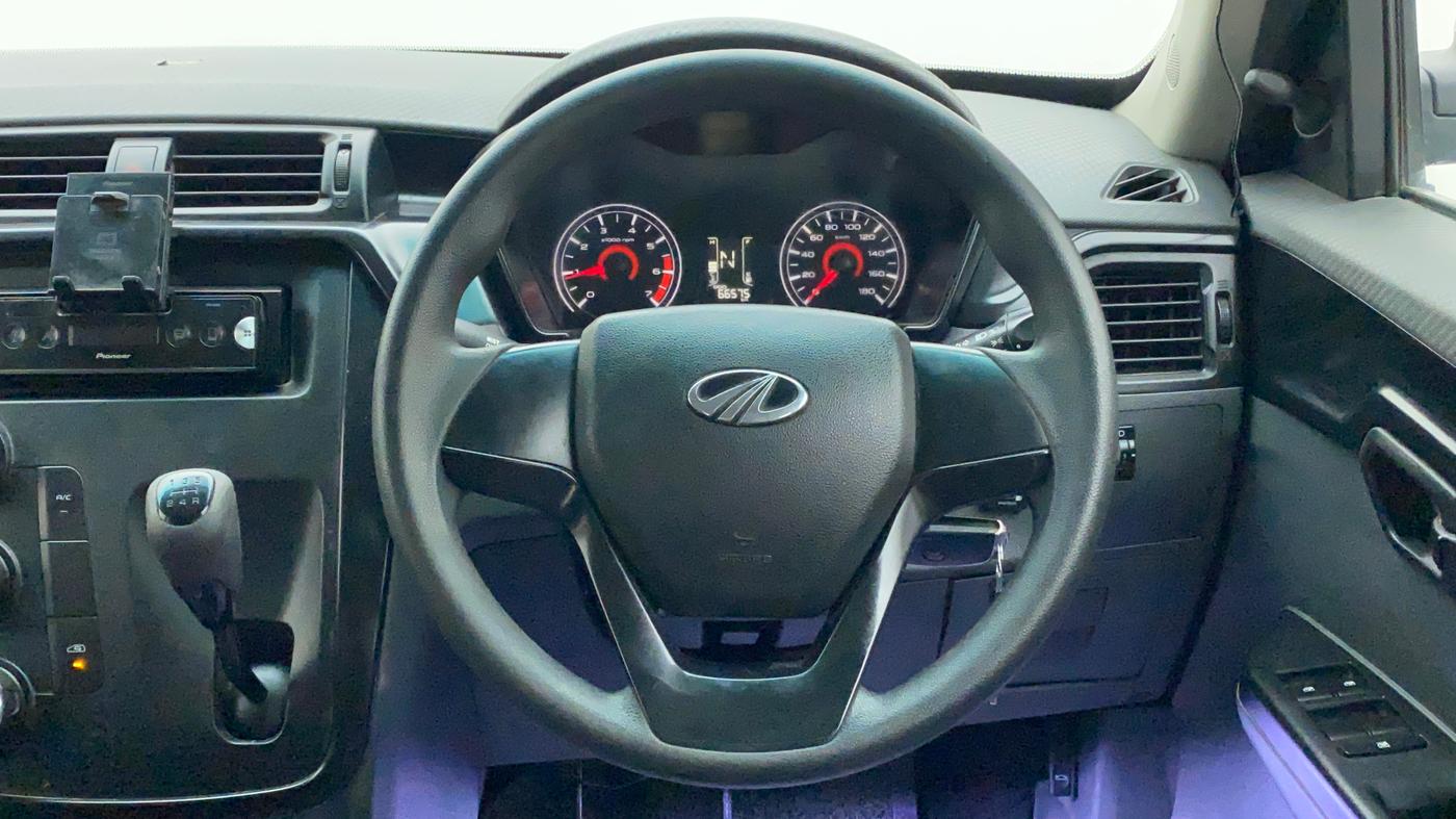 2018 Mahindra KUV 100 NXT K4+ P 6 STR, CNG, Manual, 66,575 km, Steering Wheel Close Up