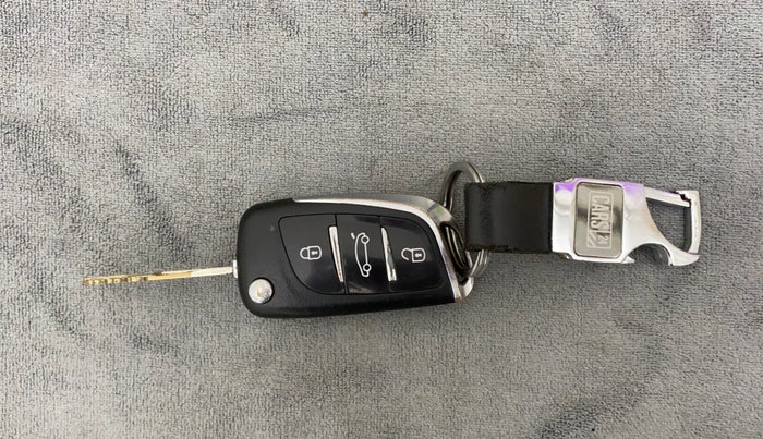 2018 Mahindra KUV 100 NXT K4+ P 6 STR, CNG, Manual, 66,575 km, Key Close Up