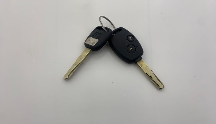 2014 Honda Brio S MT, Petrol, Manual, 1,00,976 km, Key Close Up