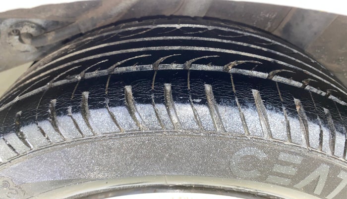 2014 Honda Brio S MT, Petrol, Manual, 1,00,976 km, Left Rear Tyre Tread