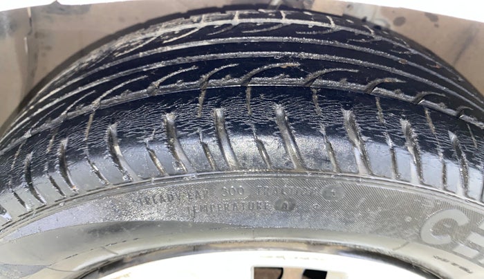 2014 Honda Brio S MT, Petrol, Manual, 1,00,976 km, Left Front Tyre Tread