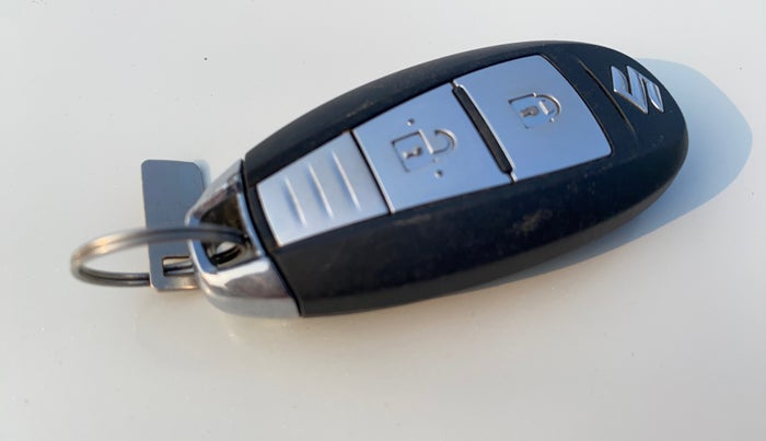 2018 Maruti Baleno ZETA PETROL 1.2, Petrol, Manual, 94,088 km, Key Close Up