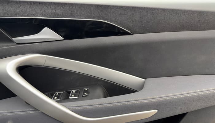 2021 MG HECTOR SHINE 1.5 PETROL TURBO CVT, Petrol, Automatic, 34,829 km, Driver Side Door Panels Control
