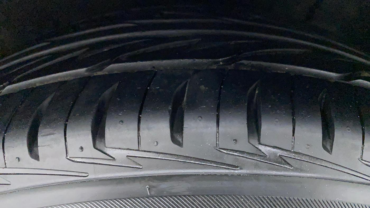 2018 Hyundai New Elantra 2.0 SX (O) AT, Petrol, Automatic, 63,865 km, Right Front Tyre Tread