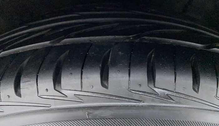 2018 Hyundai New Elantra 2.0 SX (O) AT, Petrol, Automatic, 63,865 km, Right Front Tyre Tread