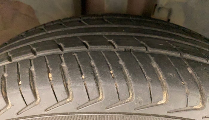 2017 Renault Kwid RXT 1.0, Petrol, Manual, 40,030 km, Right Front Tyre Tread