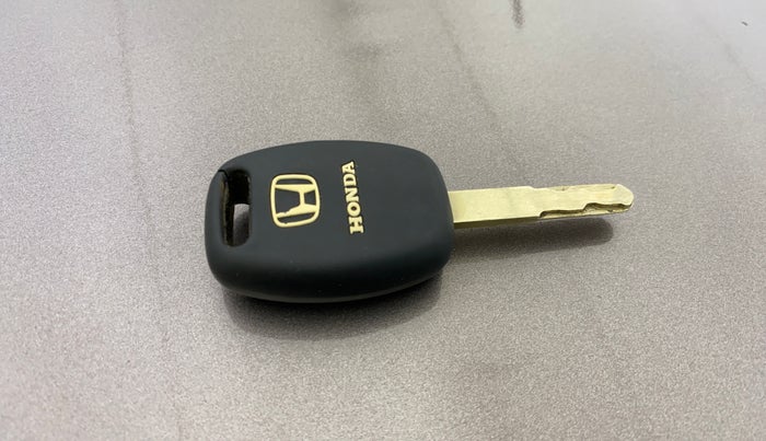 2014 Honda Amaze 1.2L I-VTEC S, Petrol, Manual, 99,082 km, Key Close Up