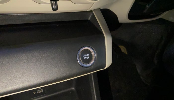 2019 Renault TRIBER RXZ, Petrol, Manual, 83,002 km, Keyless Start/ Stop Button