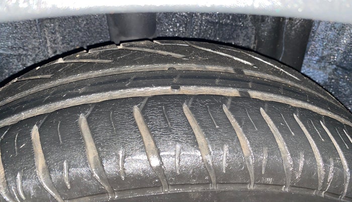 2019 Renault TRIBER RXZ, Petrol, Manual, 83,002 km, Right Rear Tyre Tread