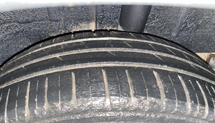 2019 Renault TRIBER RXZ, Petrol, Manual, 83,002 km, Left Rear Tyre Tread