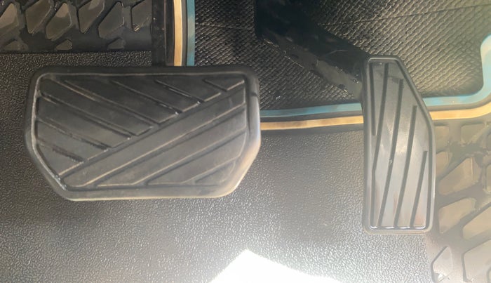 2016 Maruti Wagon R 1.0 VXI AMT, Petrol, Automatic, 1,09,211 km, Pedals