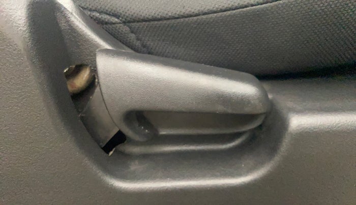 2016 Maruti Wagon R 1.0 VXI AMT, Petrol, Automatic, 1,09,211 km, Driver Side Adjustment Panel