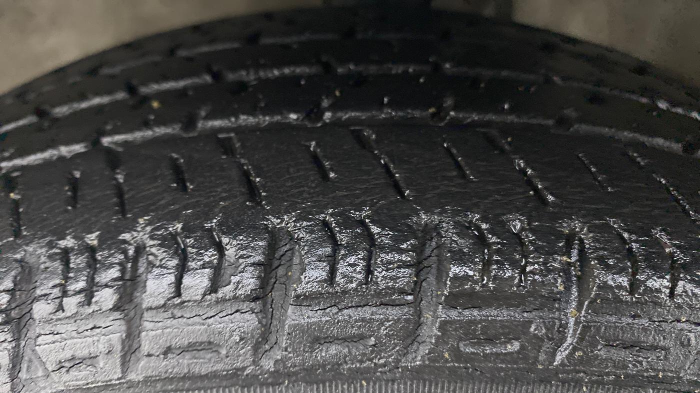 2014 Maruti Alto K10 VXI P, Petrol, Manual, 30,310 km, Left Front Tyre Tread