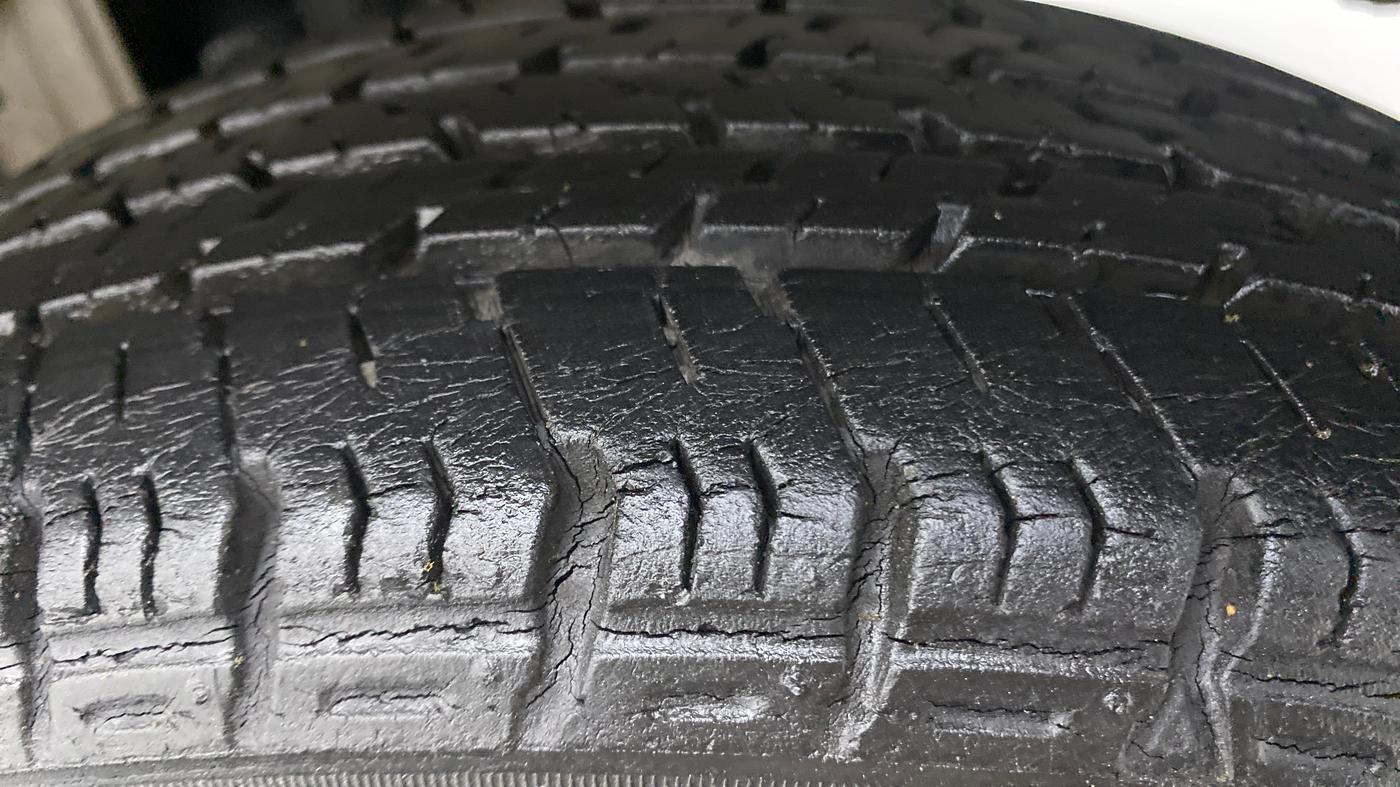 2014 Maruti Alto K10 VXI P, Petrol, Manual, 30,310 km, Left Rear Tyre Tread