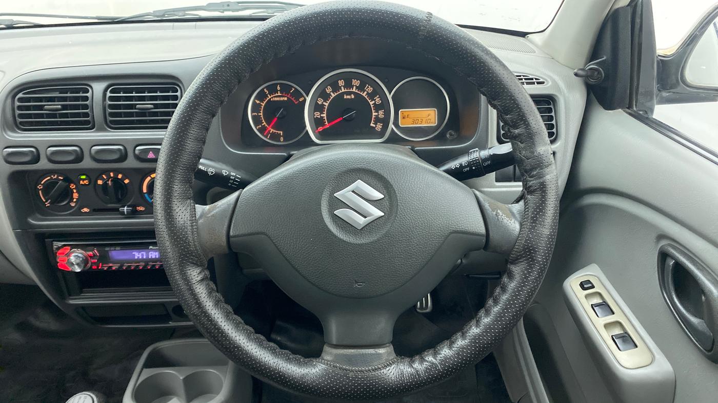 2014 Maruti Alto K10 VXI P, Petrol, Manual, 30,310 km, Steering Wheel Close Up
