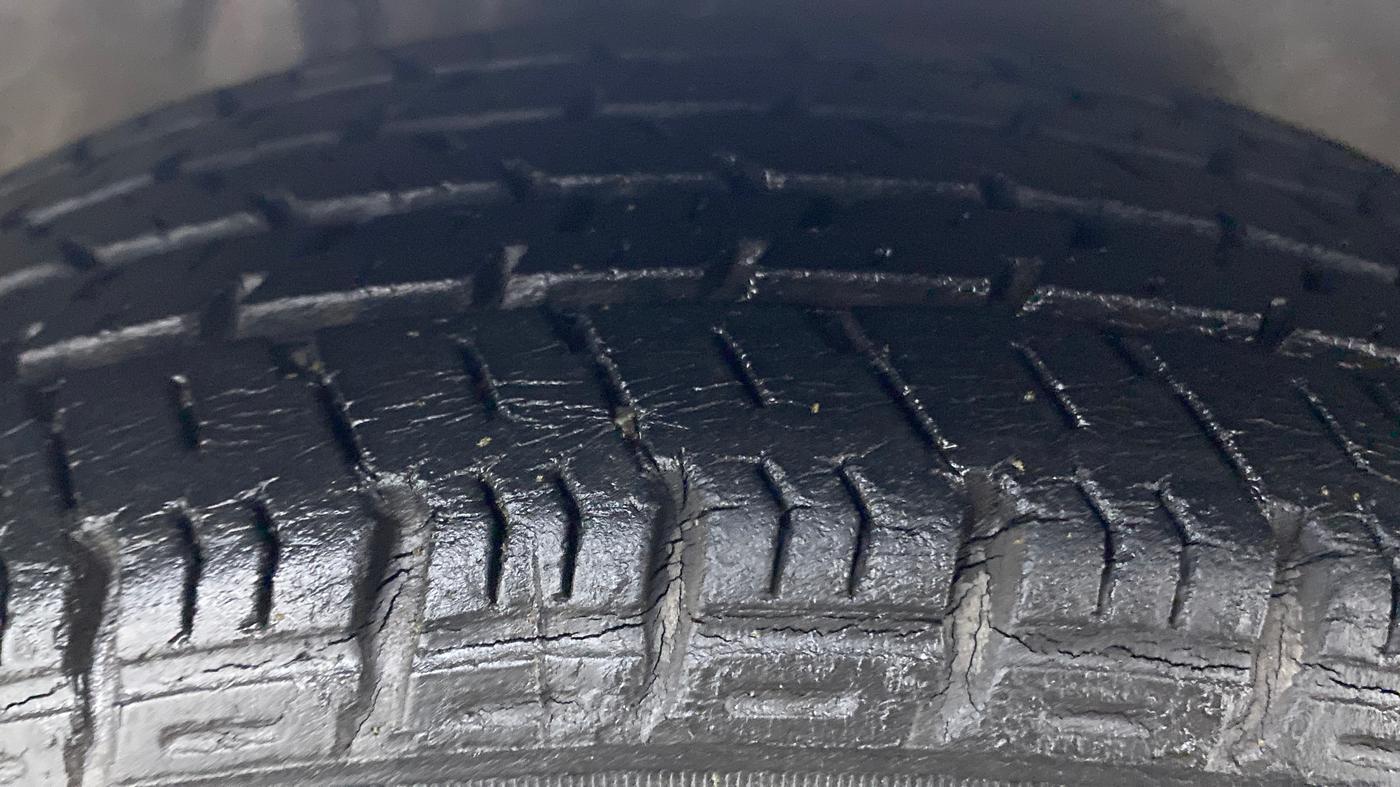 2014 Maruti Alto K10 VXI P, Petrol, Manual, 30,310 km, Right Front Tyre Tread