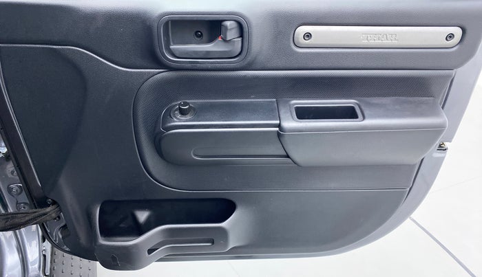 2021 Mahindra Thar LX PETROL HT 4WD AT, Petrol, Automatic, 7,530 km, Driver Side Door Panels Control