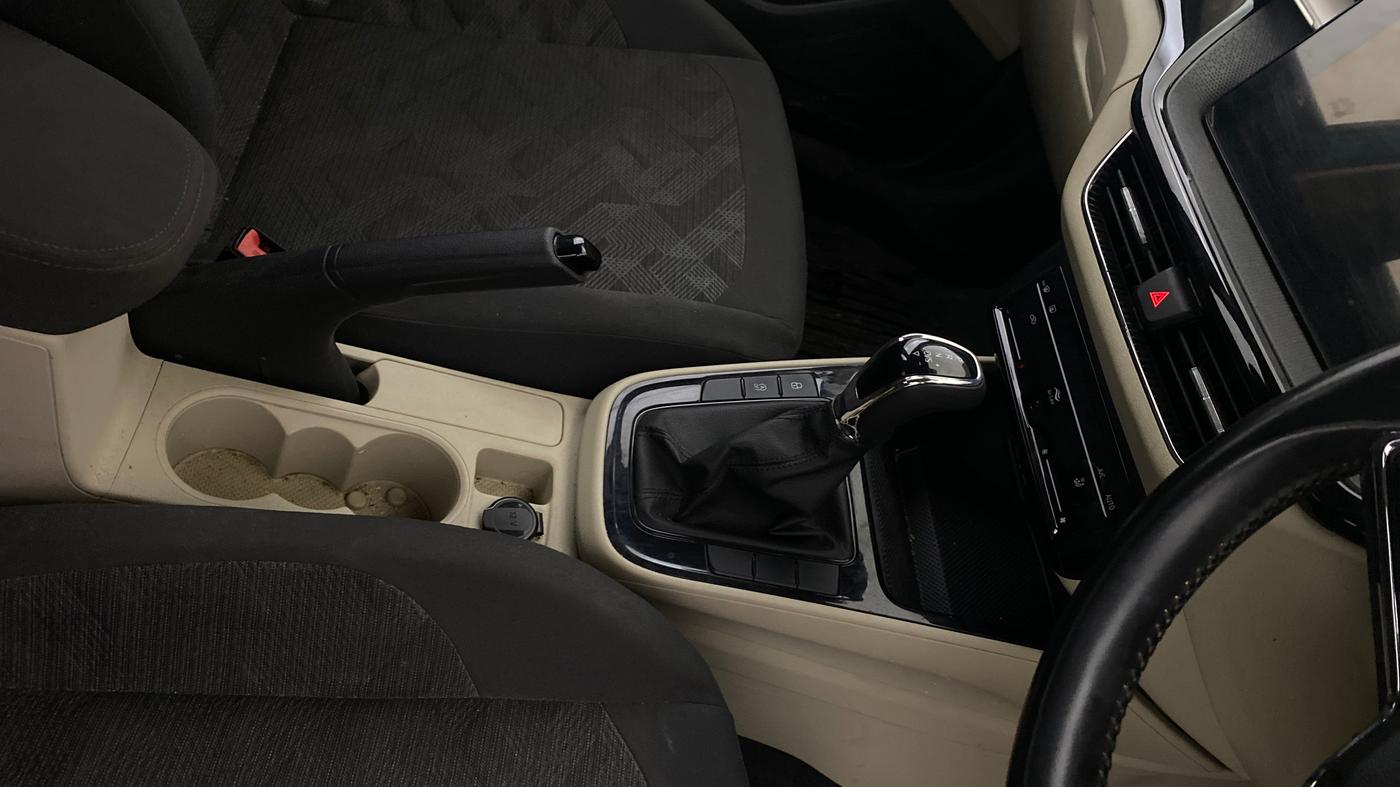 2022 Skoda SLAVIA AMBITION 1.0L TSI AT, Petrol, Automatic, 23,133 km, Gear Lever