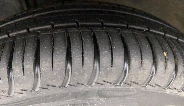 2020 Maruti IGNIS ALPHA 1.2 AMT, Petrol, Automatic, 10,723 km, Left Front Tyre Tread