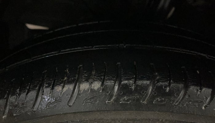 2019 Maruti Baleno DELTA PETROL 1.2, CNG, Manual, 63,813 km, Left Front Tyre Tread