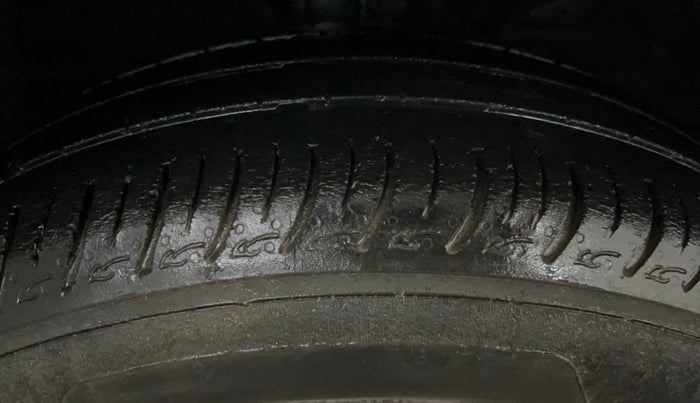 2019 Maruti Baleno DELTA PETROL 1.2, CNG, Manual, 63,813 km, Right Front Tyre Tread
