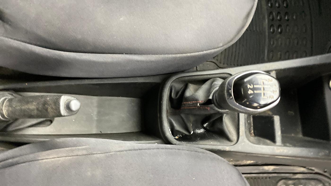 2023 Renault Kwid RXT 1.0, Petrol, Manual, 18,109 km, Gear Lever